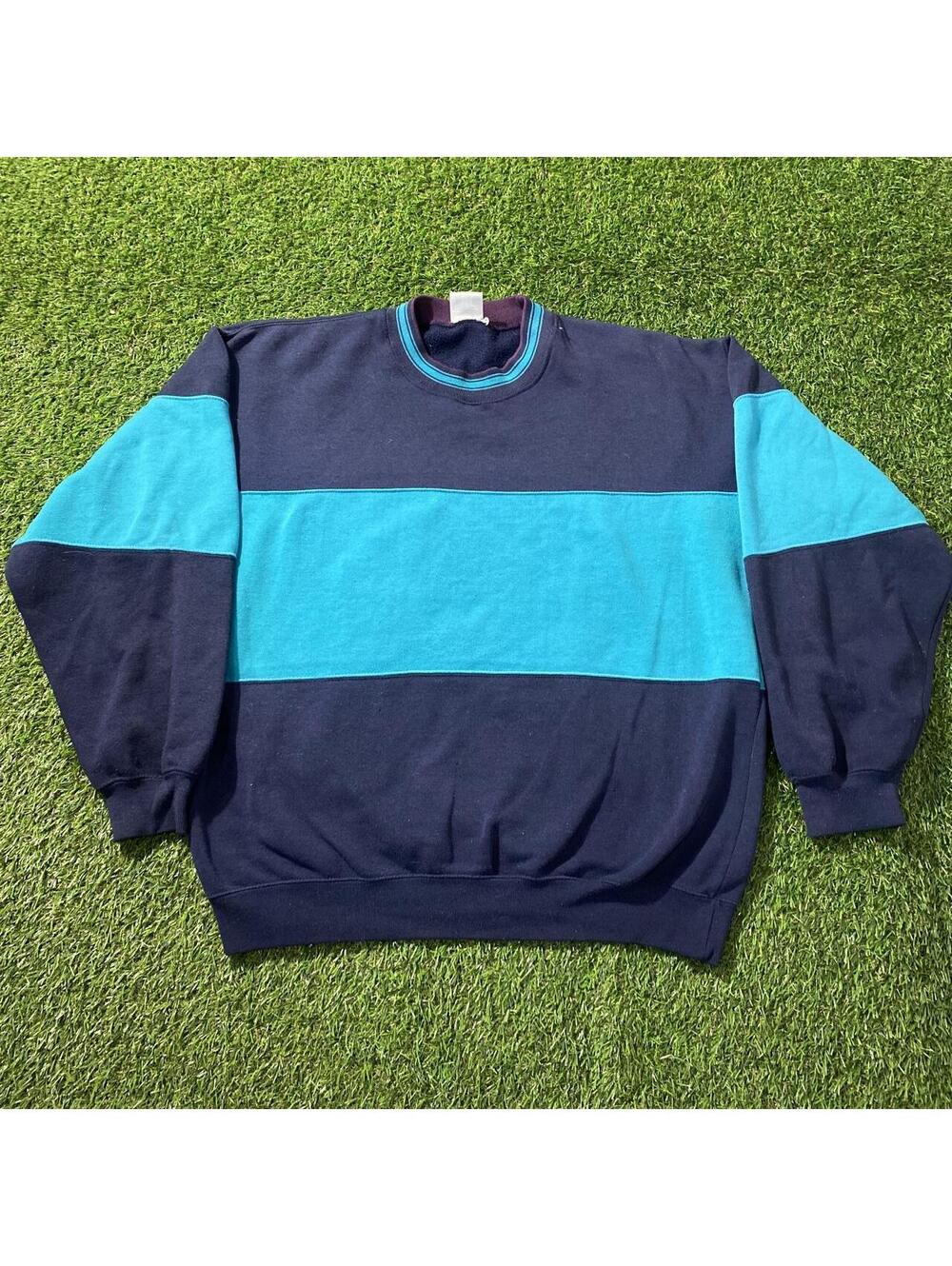 Vintage 90’s Cheetah Navy & blue striped crewneck sweatshirt